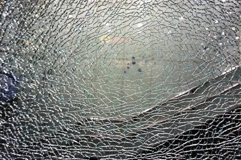 Teure Folgen durch Vandalismus Massive Zerstörungswut führte zu Glasbruch . Stock Photos