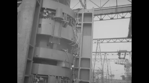 TEXAS - 1955 - Close-up on the wiring of one of the Texas Towers as another is Vidéo 331067825