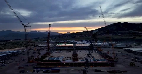 Texas Instruments LFAB2 Semiconductor Plant Construction project at Sunset in Видео 336898867
