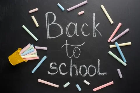 Text Back To School Chalk Drawing Elements on Blackboard Background School Su Foto stock