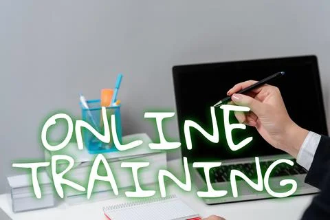 Text caption presenting Online TrainingTake the education program from the 스톡 사진