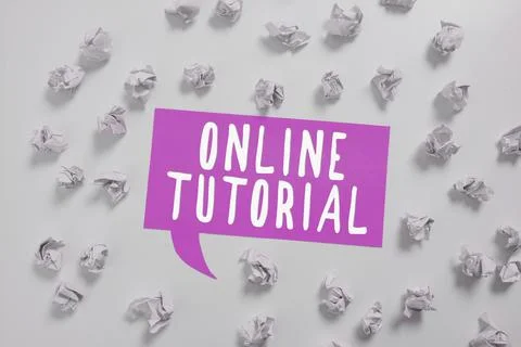 Text caption presenting Online Tutorial. Word for An individual is being trained Foto stock