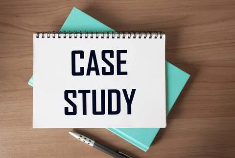 The text Case study is written on a notebook and a wooden table Foto stock