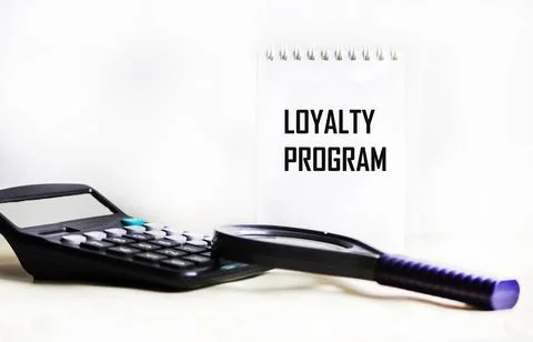 The text of the loyalty program on a notepad, on the background of a white ta Fotos de archivo