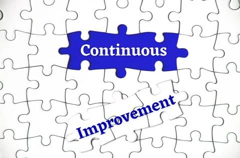 Text on missing jigsaw puzzle - Continuous improvement. Foto stock