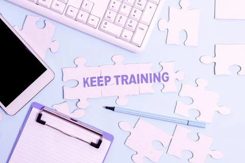 Text showing inspiration Keep Training. Business showcase Grounding Drilling Foto stock