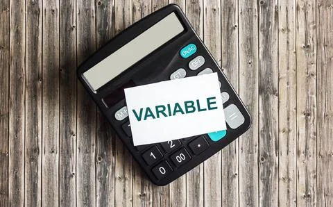 Text The variable is written on a sticky note placed on the calculator. Varia Stock-Fotos