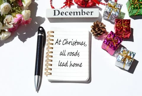 Text written on notepad with christmas decorations background Foto stock