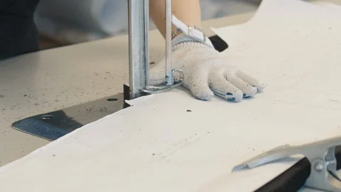 Textile cutting tool at work Video stock 117931909