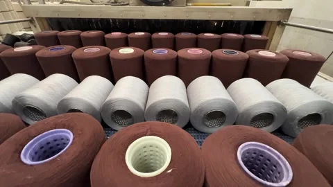 Textile Yarn Cones curing Through Modern Spinning Factory 스톡 동영상 335371541