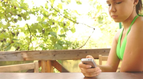 Texting on cell phone 스톡 동영상 27392235