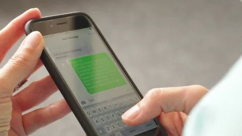 Texting - Iphone 動画素材 76720188