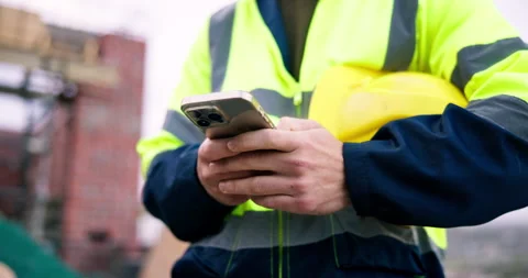 Texting, phone and hands of construction worker on site with chatting, Vídeos de archivo 337026302