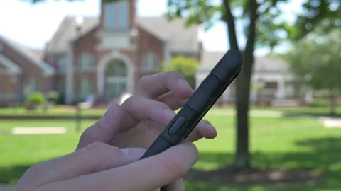 Texting on a smart phone 스톡 동영상 75658603