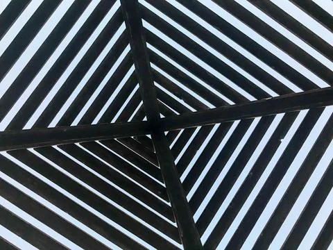 Texture abstract triangular dark brown wooden logs of logs, planks, beams in  Foto stock