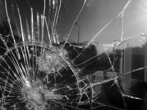 The texture of the broken cracked thick fragile broken sharp glass, triplex w Foto stock