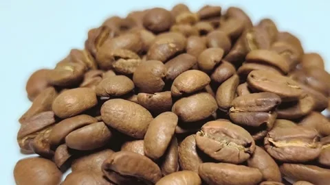 The texture of the coffee beans feels warm and fragrant. Vídeos de archivo 328493878