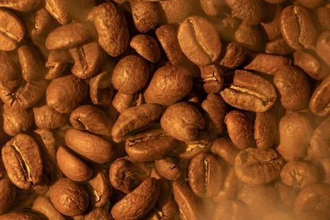 Texture of coffee beans, light soft light and steam from coffee. Stockfoto's