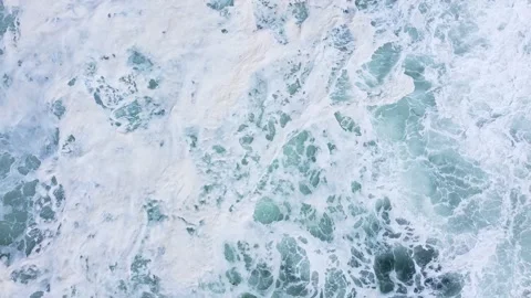 Texture of crashing waves from above Top down aerial of chaotic ocean foam 스톡 동영상 322640299