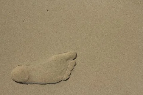 Texture of footprints in the sand on the beach at sunset time Foto stock