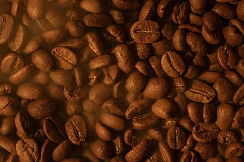 The texture of freshly roasted, ready-to-drink coffee, steam rising above the 스톡 사진