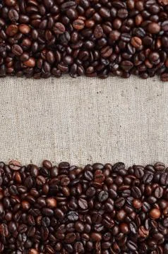 Texture of a gray canvas made of old and coarse burlap with coffee beans on i Stockfoto's