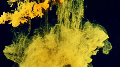 The texture of the liquid is the dissolution of paints in water. Video stock 107866973