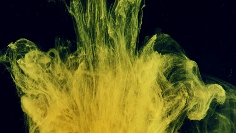 The texture of the liquid is the dissolution of paints in water. Video stock 107867051