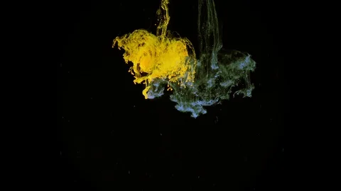 The texture of the liquid is the dissolution of paints in water. Video stock 107867114