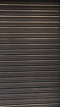 Texture of a metal shutter with lines and reflections Foto stock