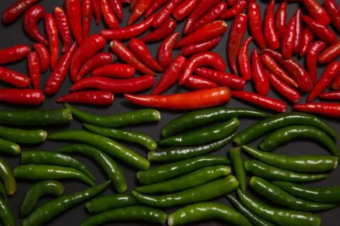 Texture of non-stem red and green bird eye chili pepper 库存照片