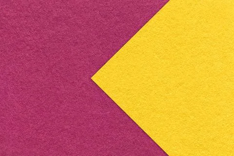 Texture of purple paper background, half two colors with yellow arrow, macro Foto stock