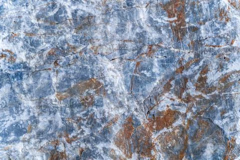 Texture of rusty orange plaque on gray stone slab. Foto stock