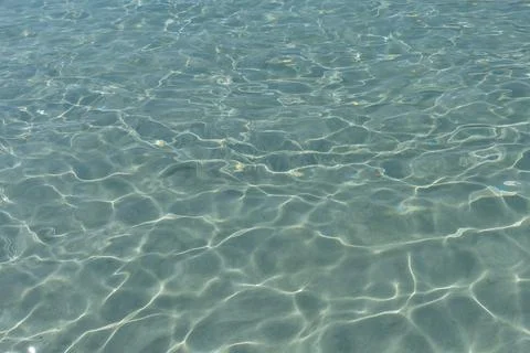 Texture of the sea water surface with small waves and sun reflections. Foto stock