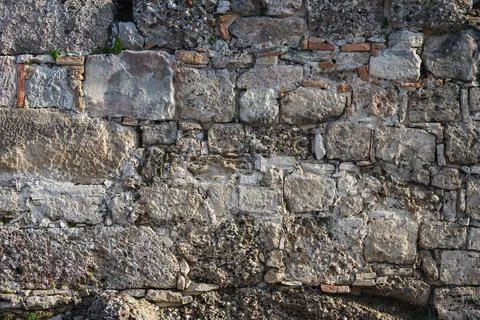 The texture of the stone wall. Background texture of the stone wall of the ol Foto stock