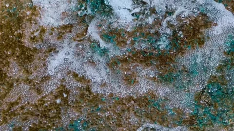The texture of a stream of water flowing with great pressure and forming wh.. Video stock 241210791