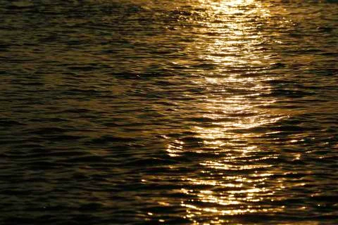 Texture of sunrise reflection on water surface Fotos Stock