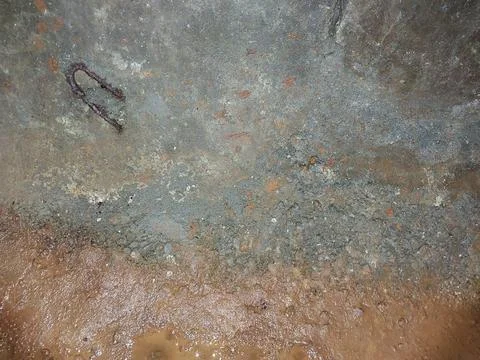The texture of the walls in the underground adit Foto stock