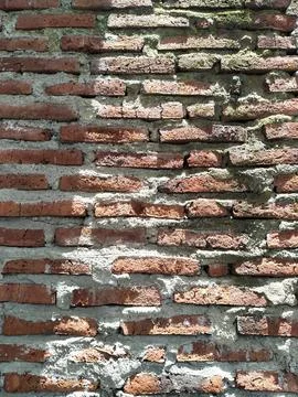 The texture of the walls where the bricks are still visible. Stockfoto's