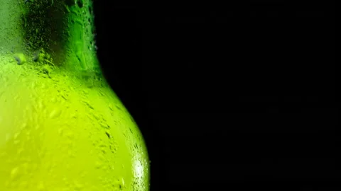 Texture water drops on the bottle of beer. Stock Footage 153275651