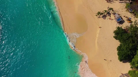 Texture of waves brieaking on the shore of Kelingking Beach Stock Footage 340970817