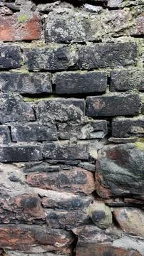 Textured Close-Up of an Aged Brick Wall Showing Various Shades and Wear Foto stock