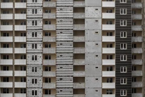 Textured facade of a multi-storey panel house in the process of wall decorati Stock-Fotos