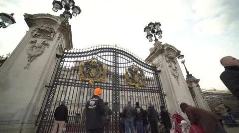 Tha gate of the Buckingham palace Stock Footage 61175783