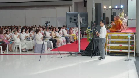 Thai Buddhist Monks Pray &amp; Chant On Stage, Crowd Prays, Indoor Ceremony Festival Stockbeeldmateriaal 247579184