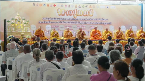 Thai Buddhist Monks Sit, Chant &amp; Pray, Crowd People Watch Indoor Vesak Festival Stockbeeldmateriaal 247666419