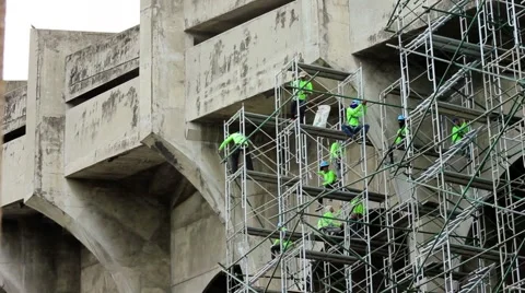 Thai construction workers on scaffolds Stock Footage 41353352