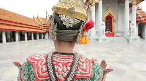 Thai Dancers performing at The Marble Temple. Bangkok. Stock Footage 10725833