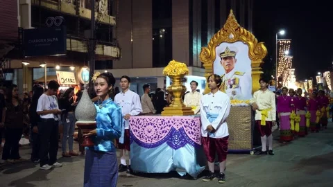 Thai float honoring King Rama X portrait at Loy Krathong night parade Chiang Mai Stock Footage 336189707