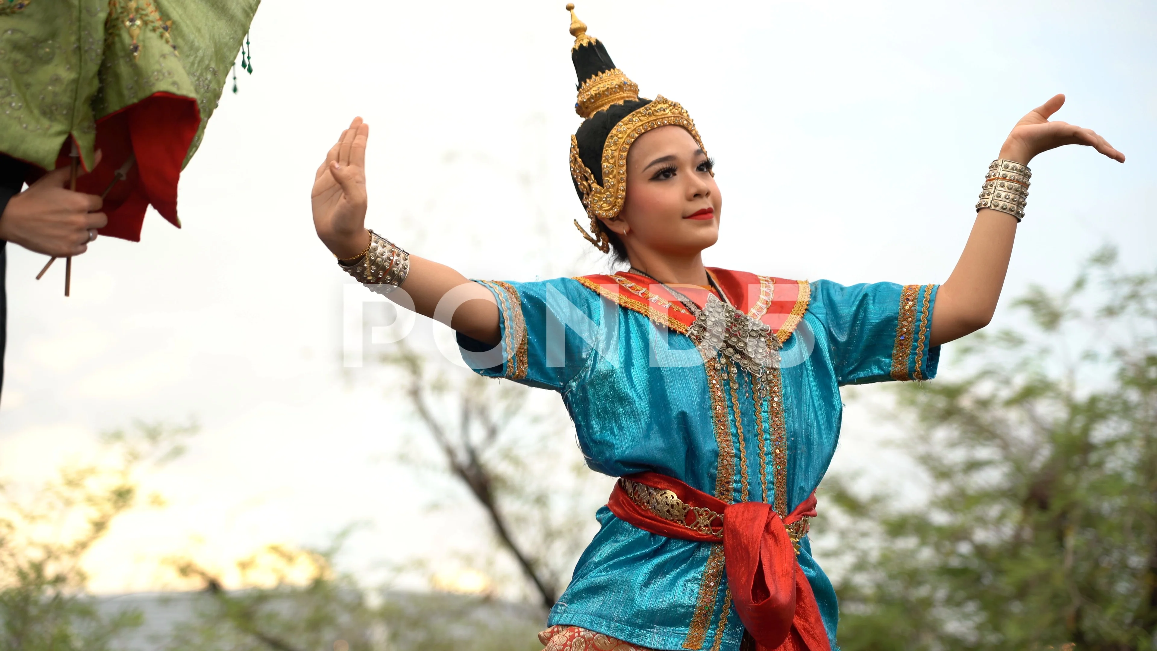 Thai Girl Dance